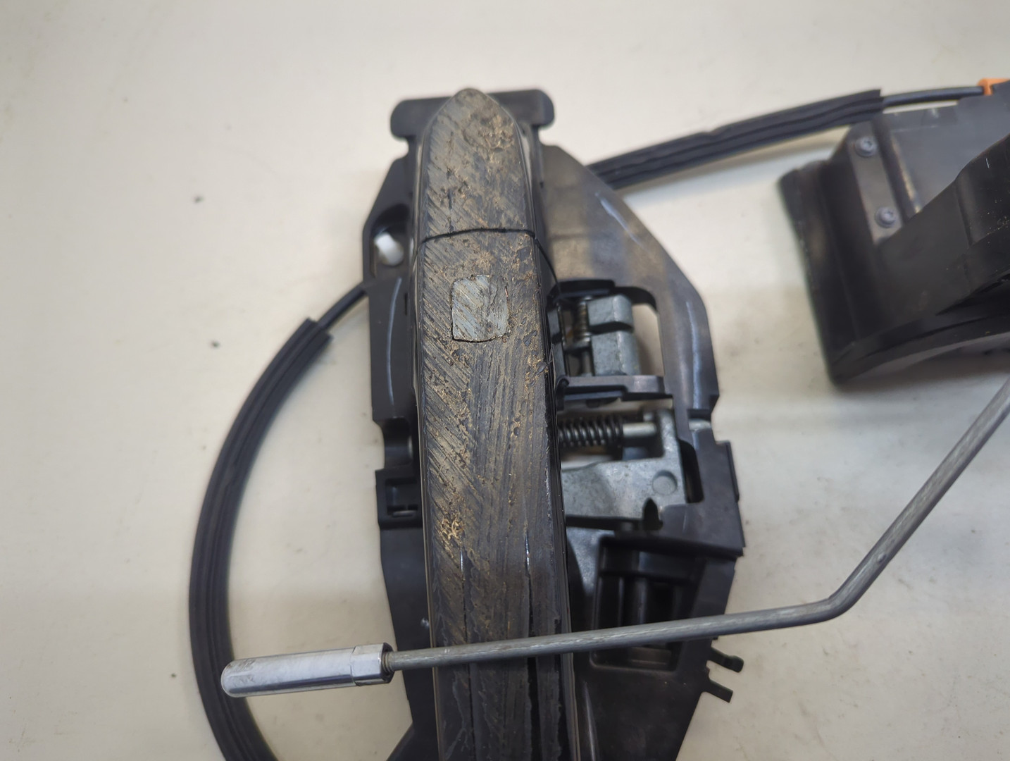 Замок двери передней правой