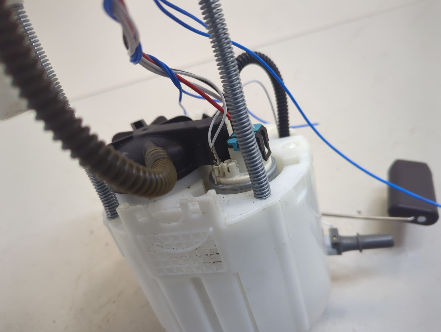 Насос топливный электрический