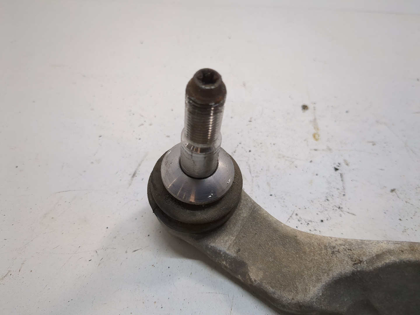 Тяга рулевая правая