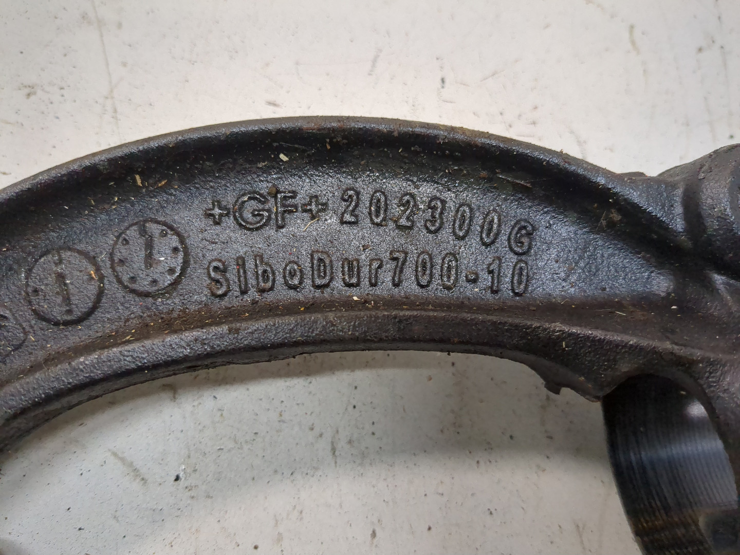 Кронштейн амортизатора