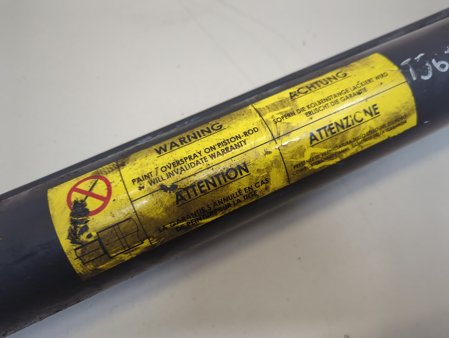 Рабочий цилиндр подъема кабины