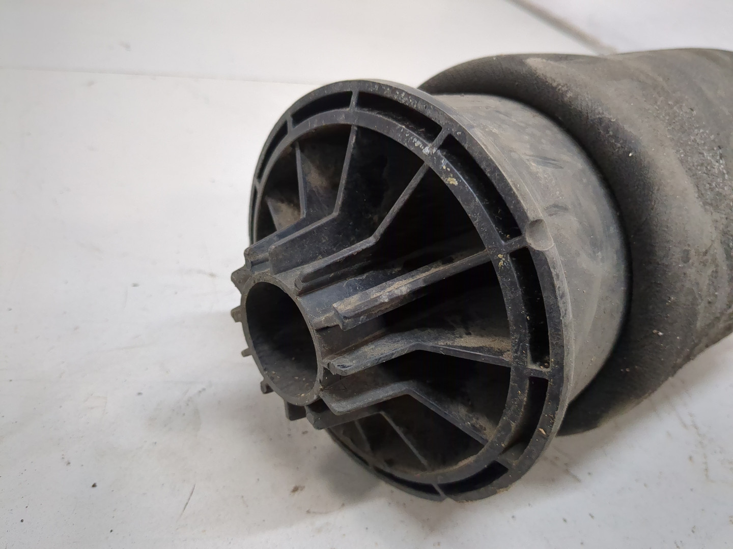 Амортизатор задний (стойка)