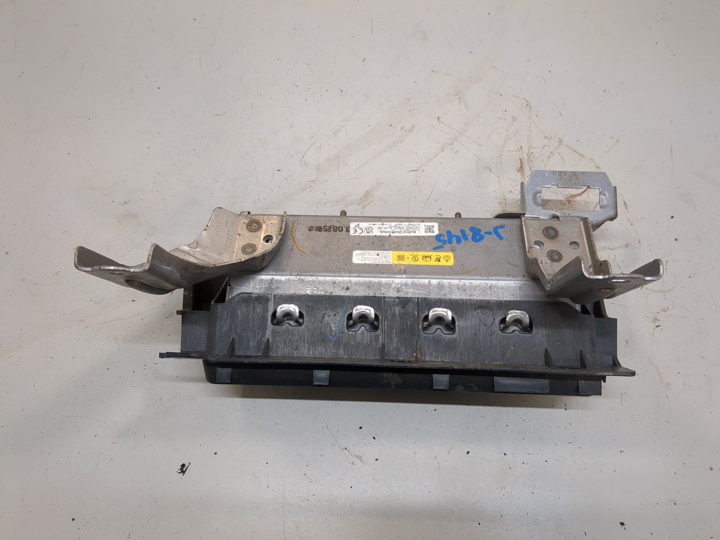 Подушка безопасности нижняя (для колен)