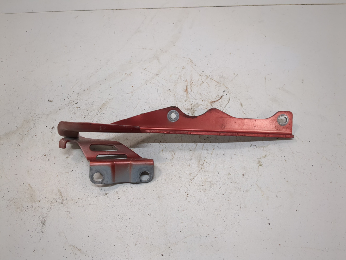 Петля капота левая