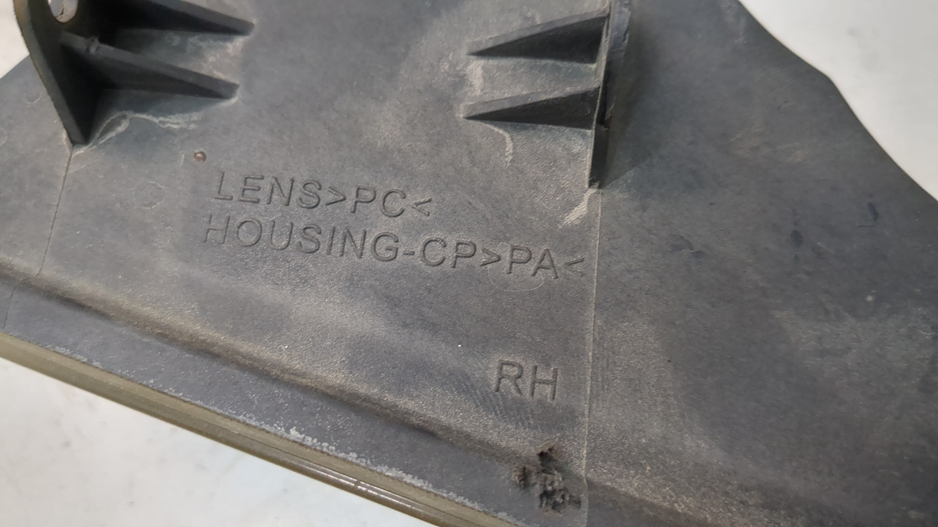 Фара противотуманная правая