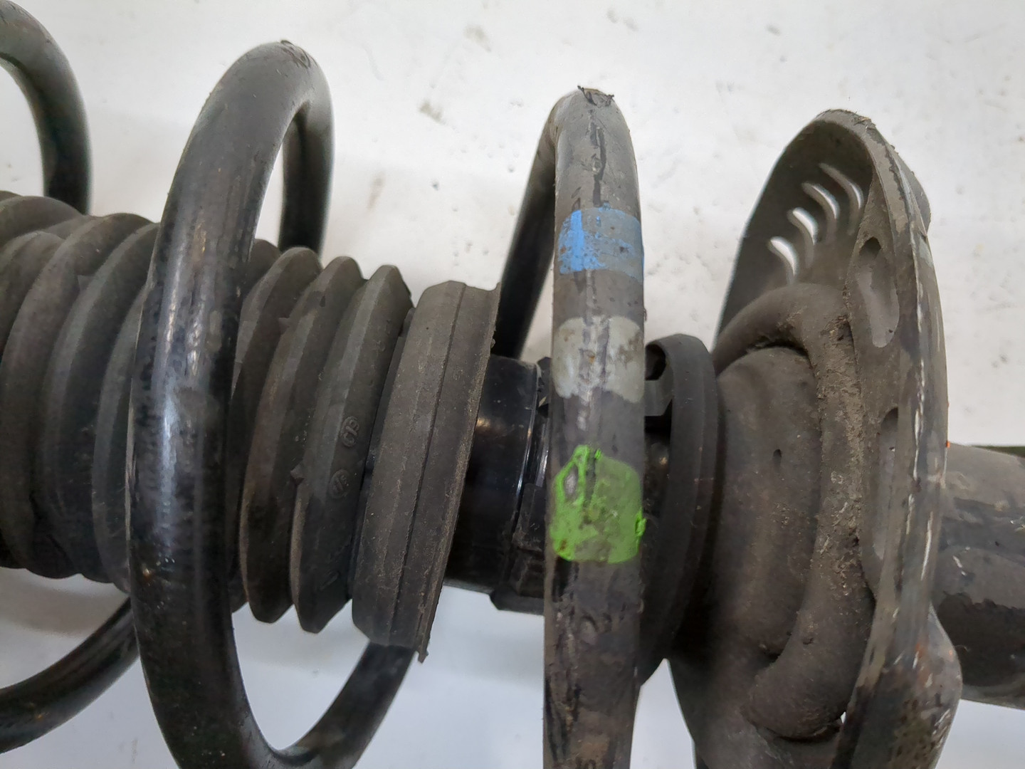 Амортизатор передний