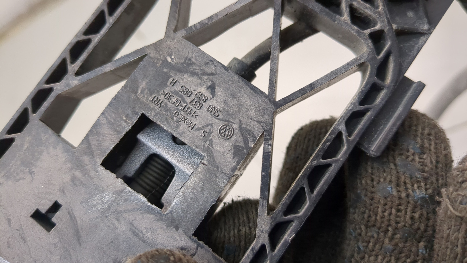 Замок двери передней правой