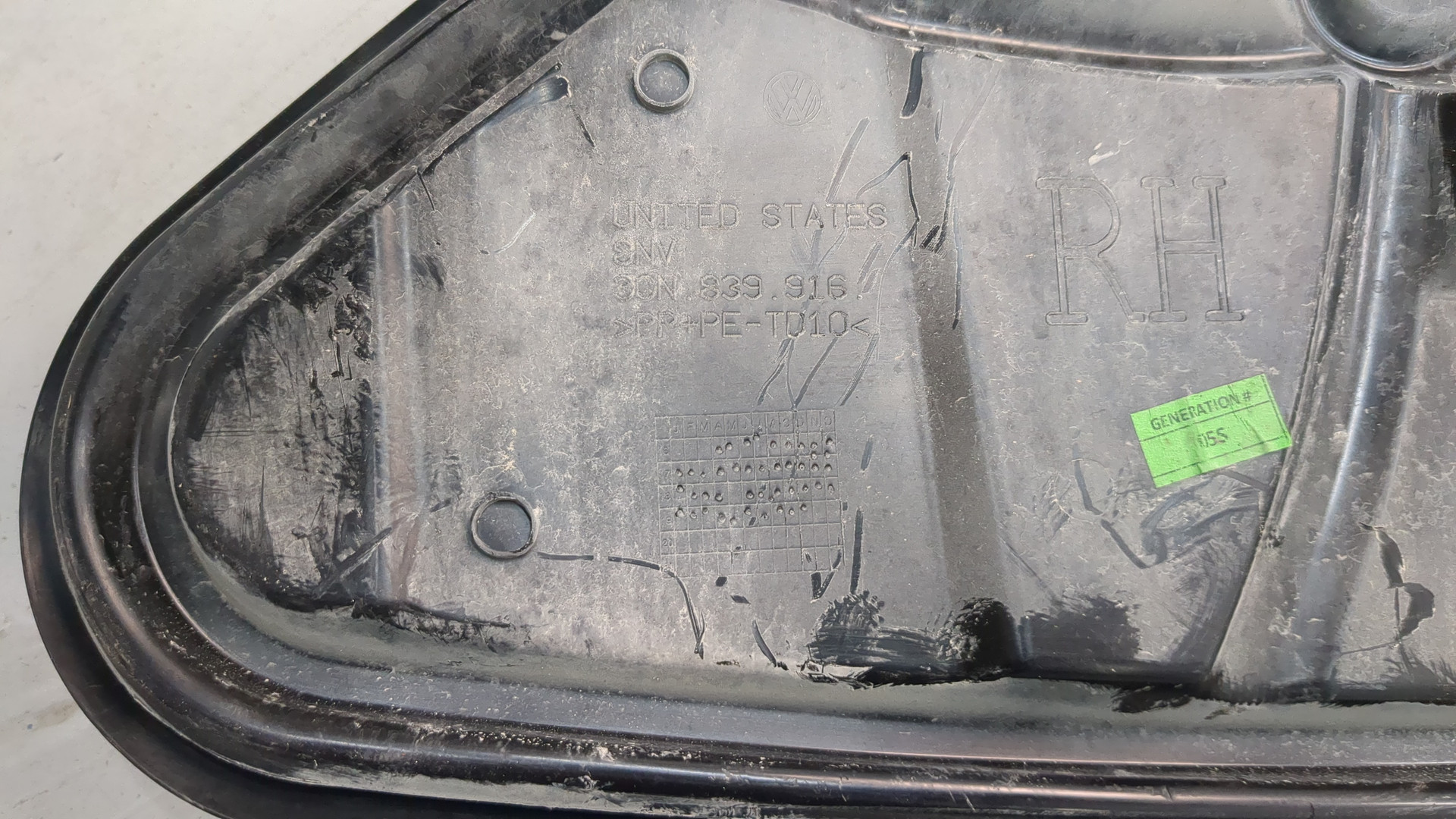 Замок двери передней правой