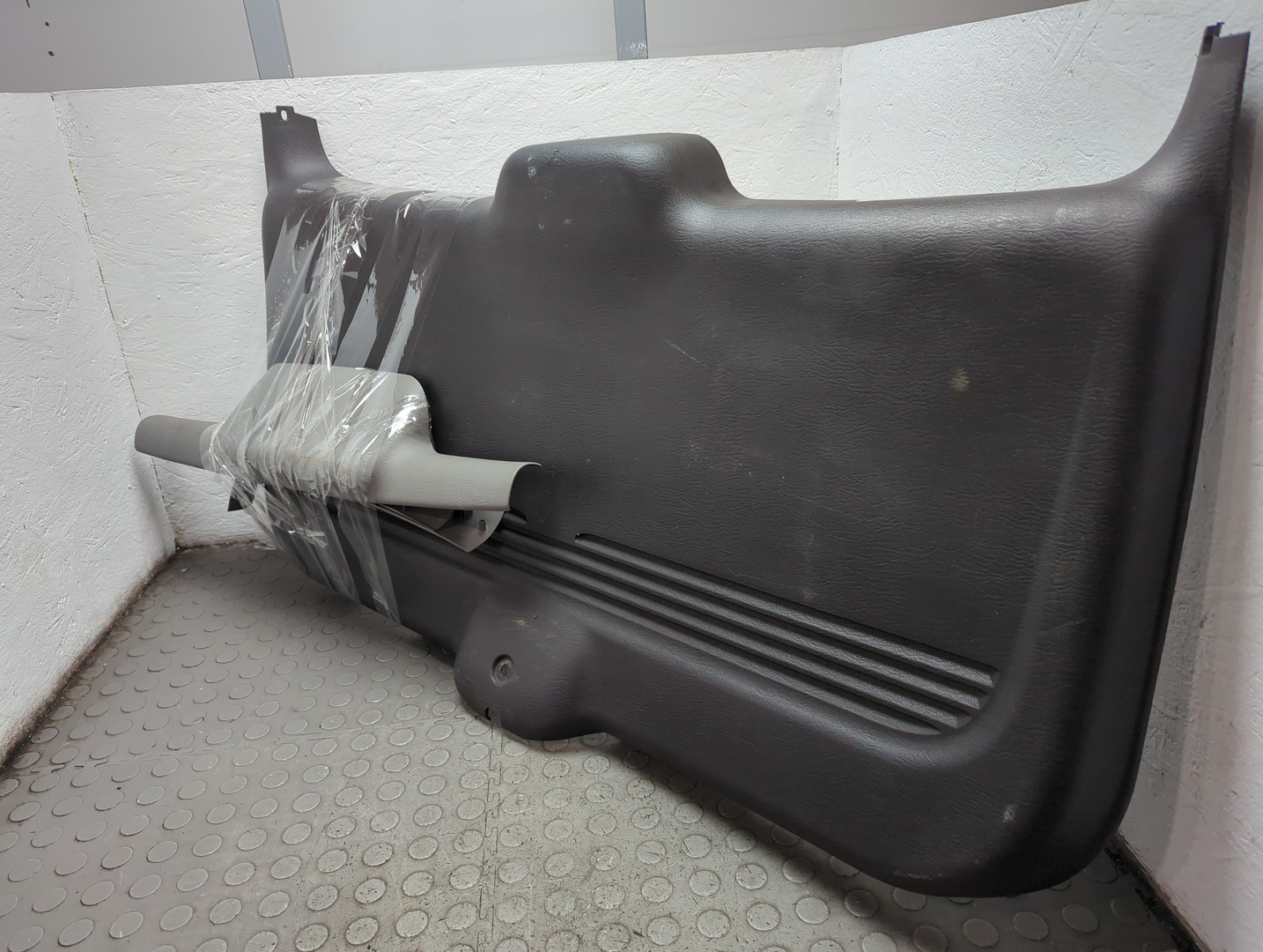 Обшивка двери багажника