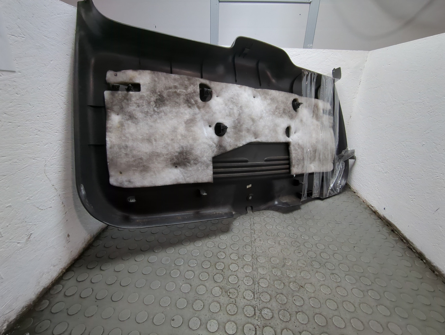 Обшивка двери багажника