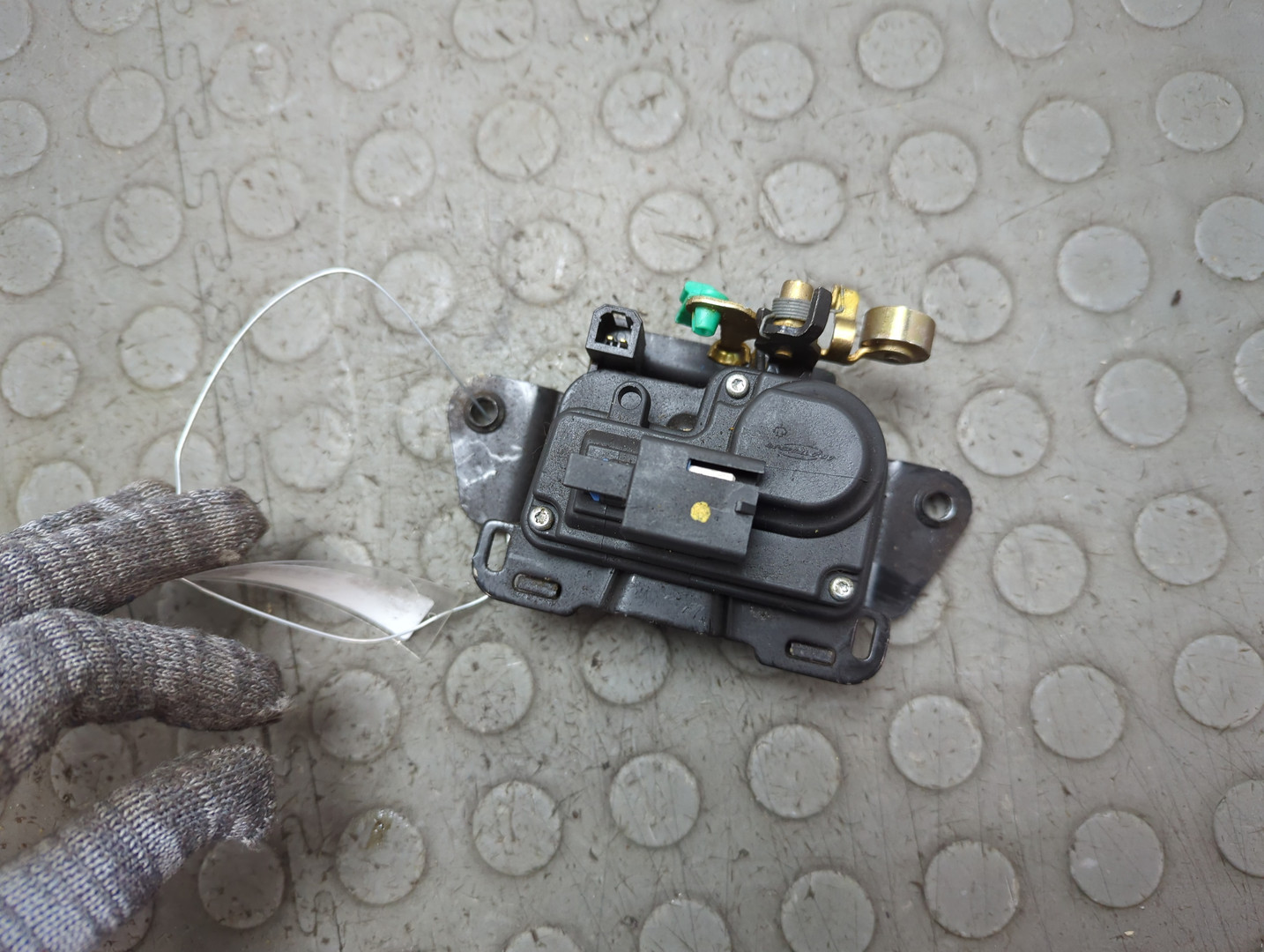 Замок багажника