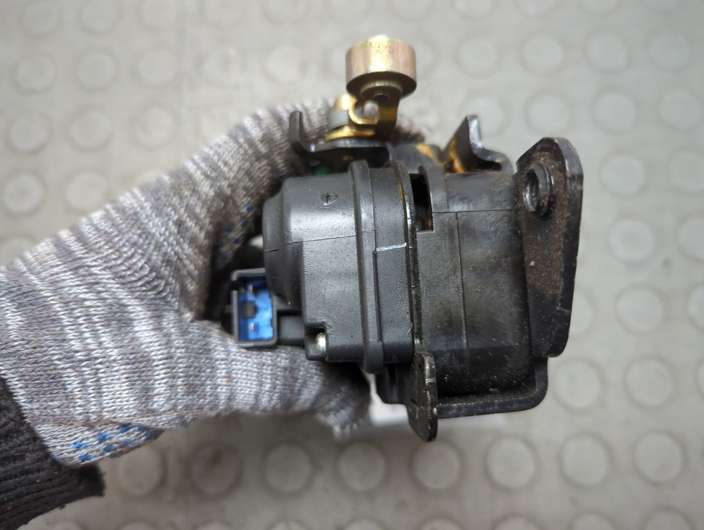 Замок багажника