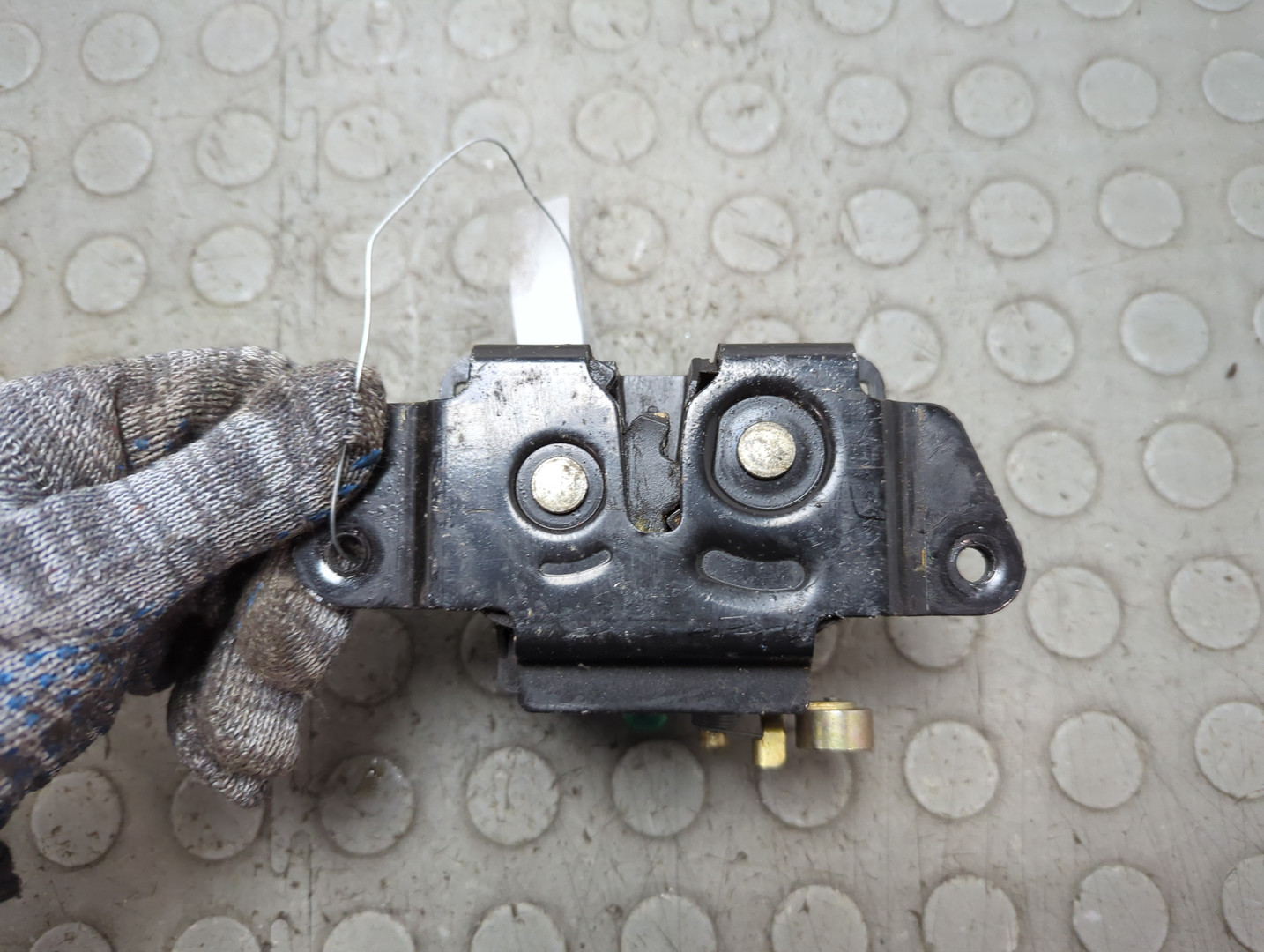 Замок багажника