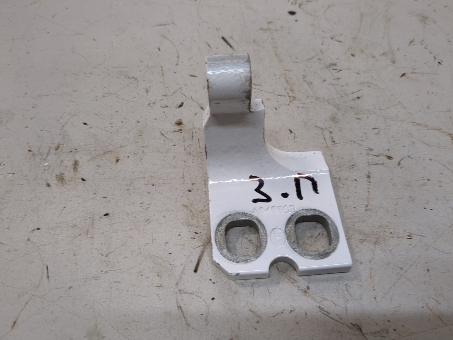 Петля двери