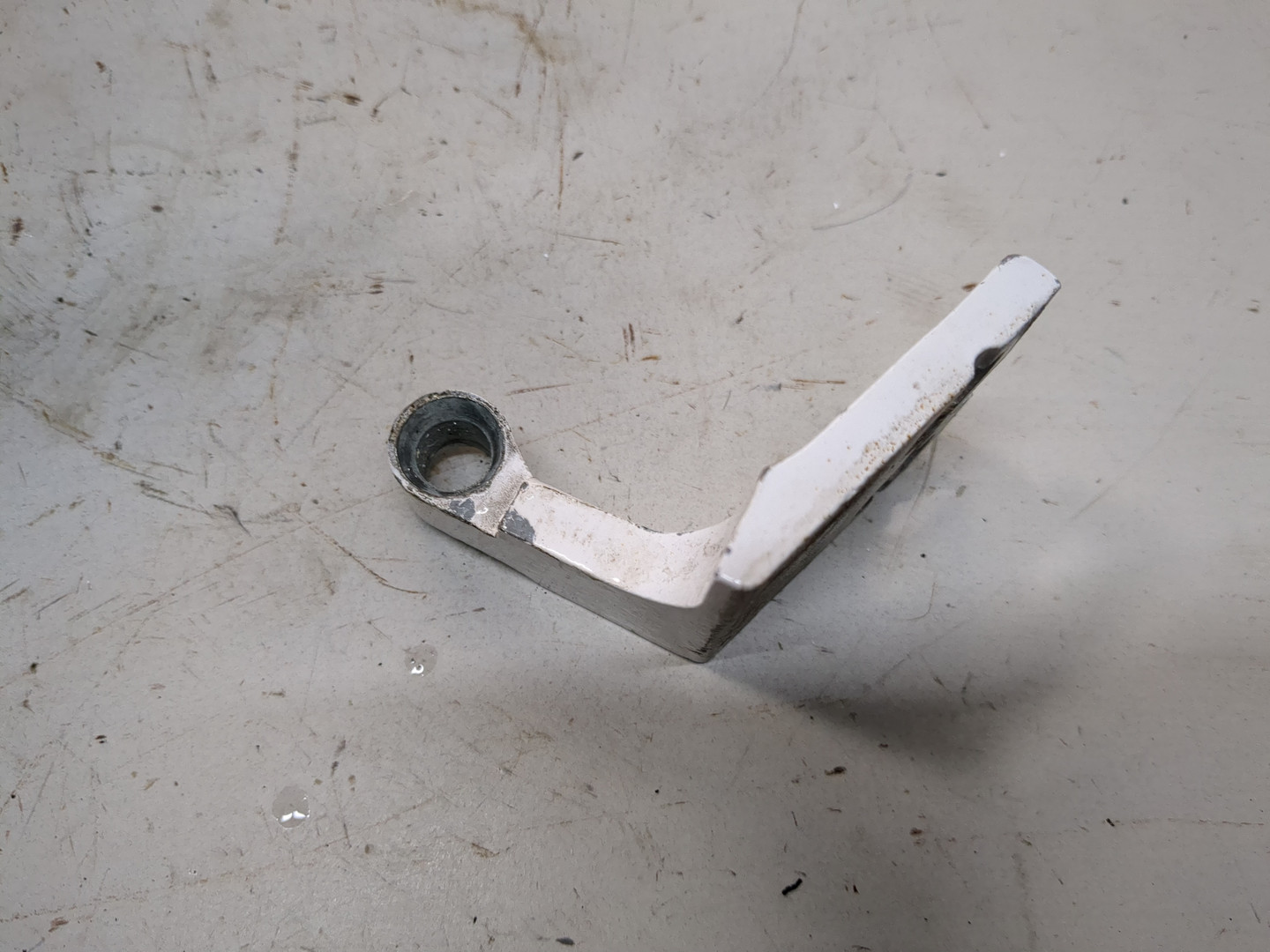 Петля двери