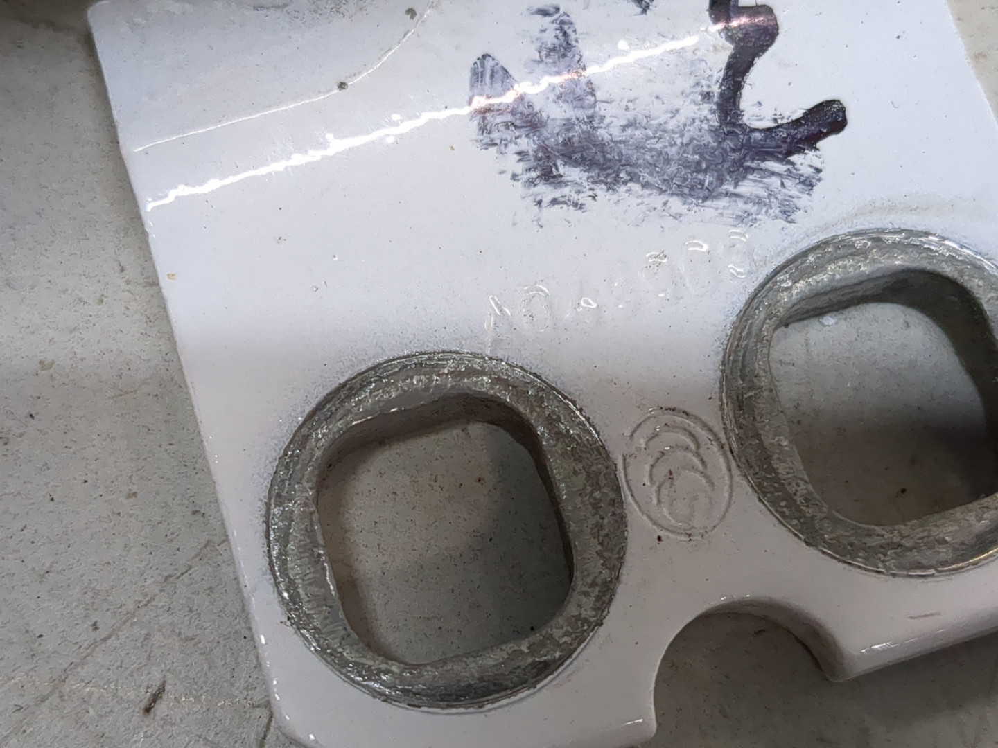 Петля двери