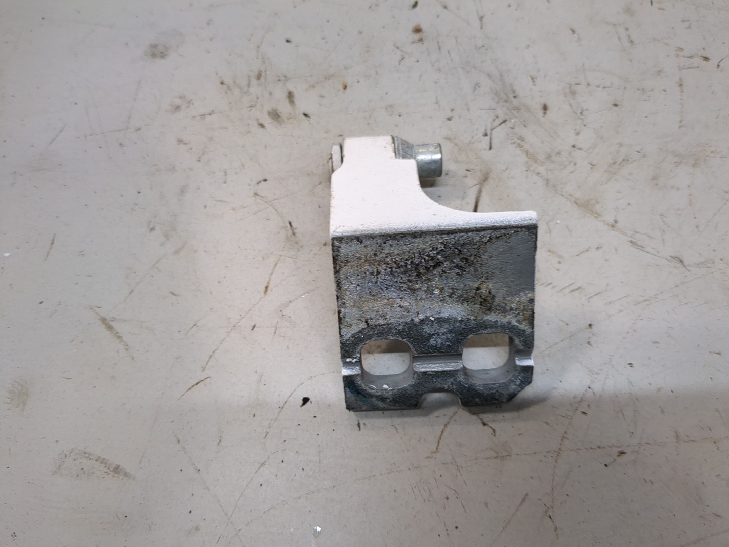 Петля двери