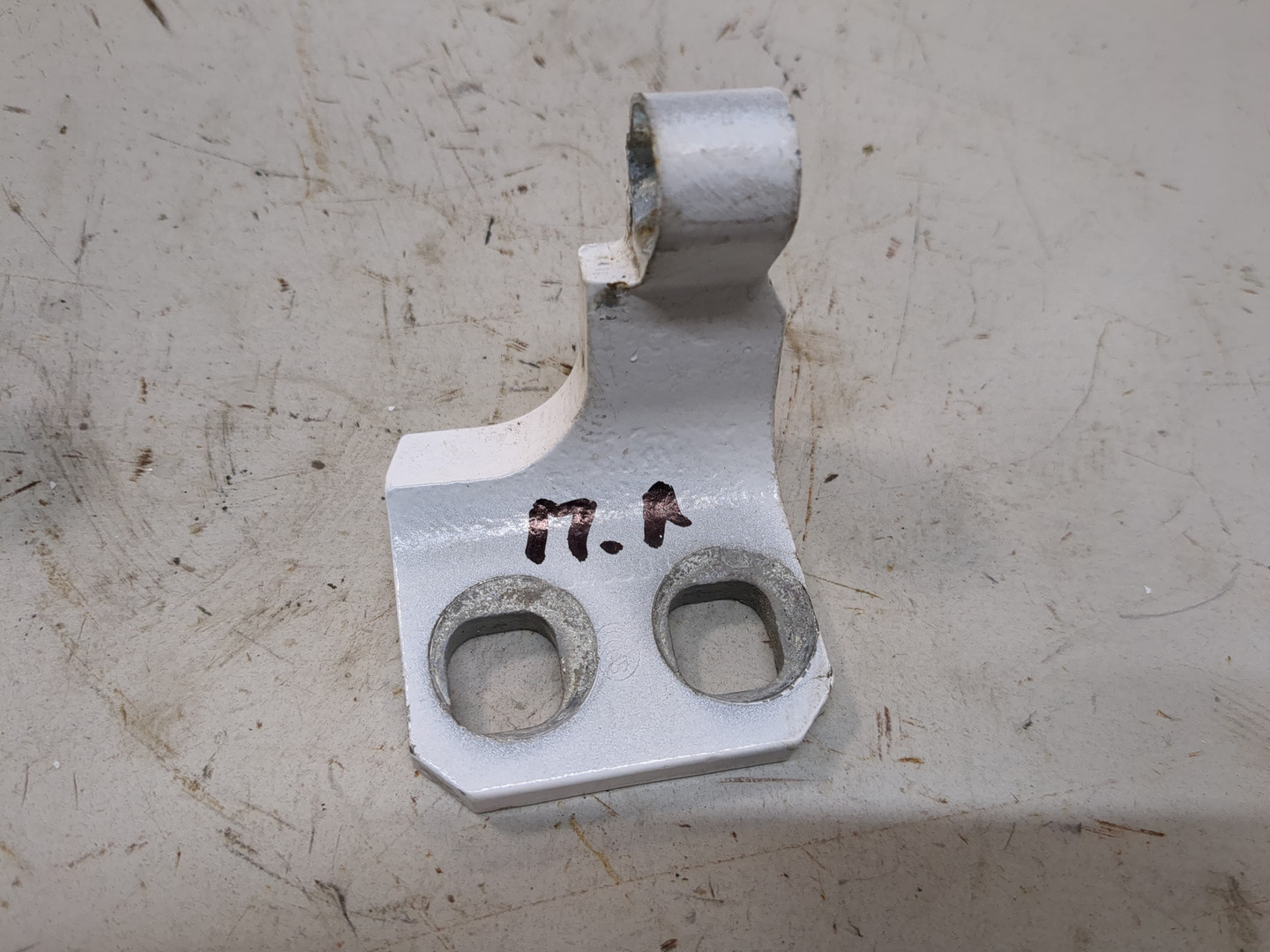 Петля двери