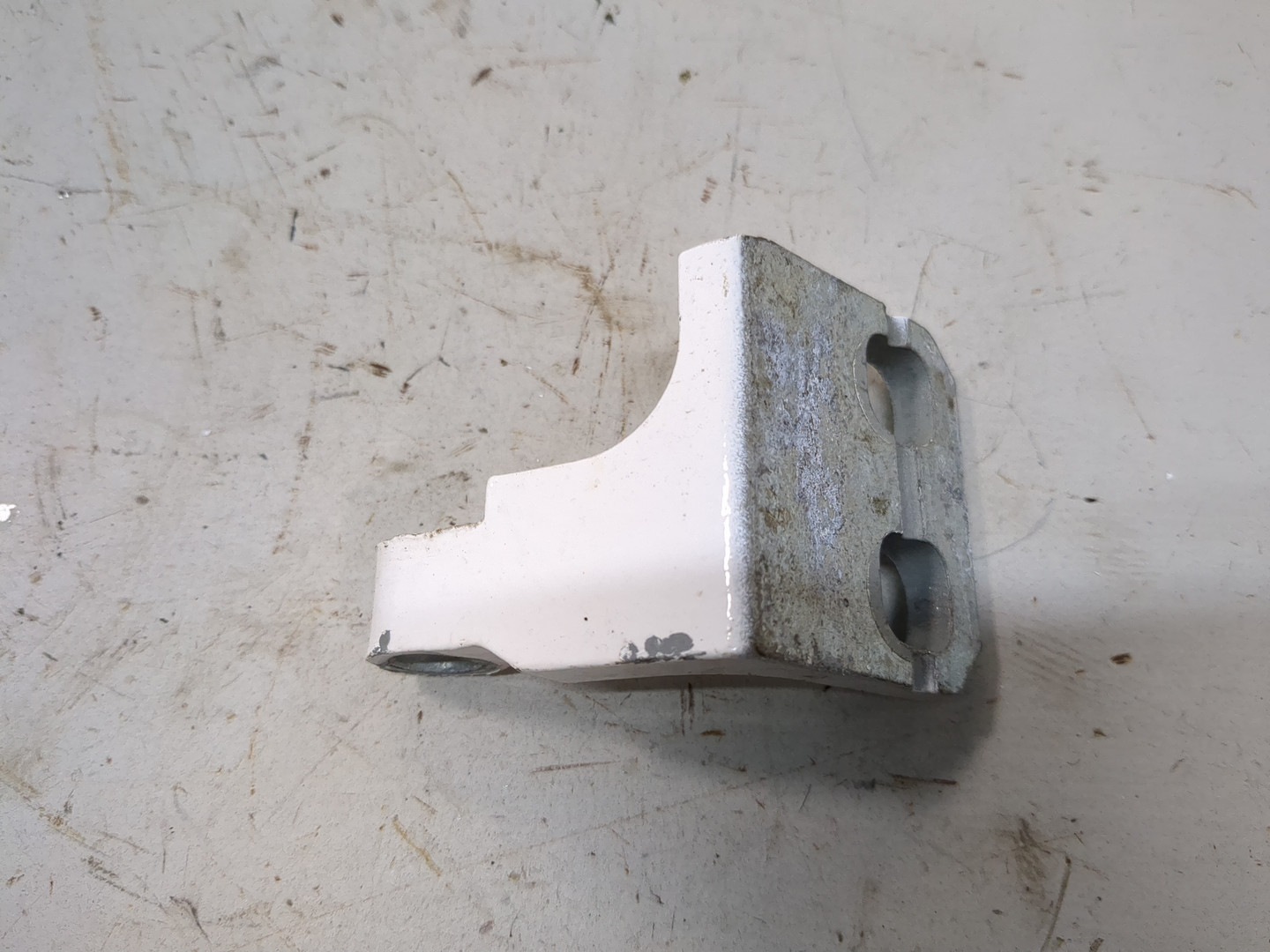 Петля двери