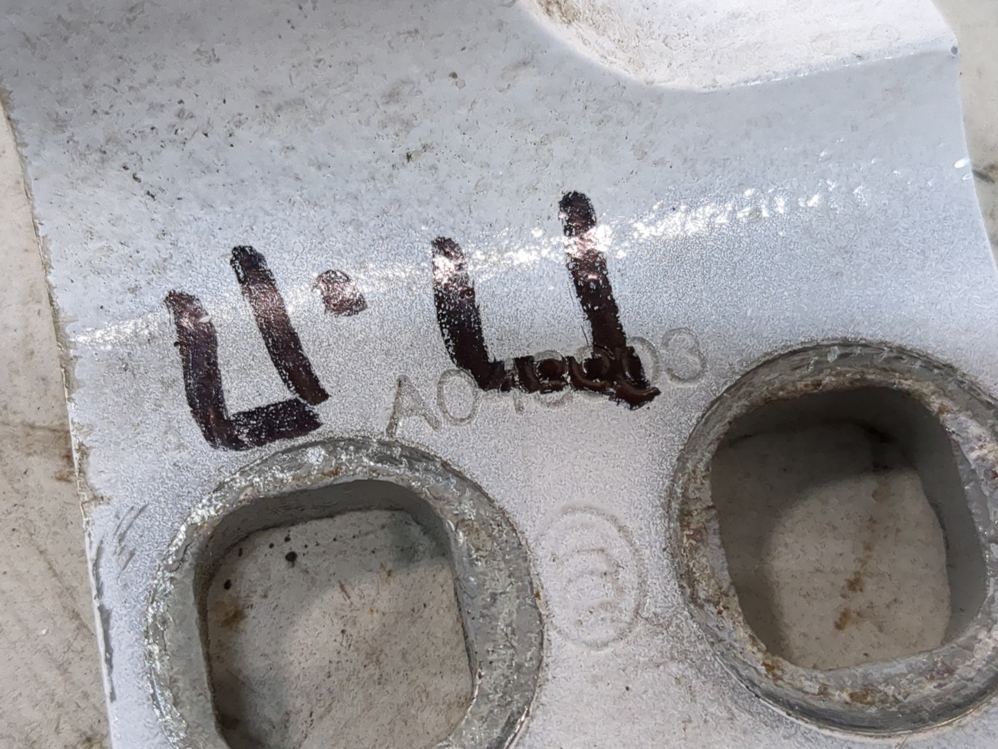 Петля двери