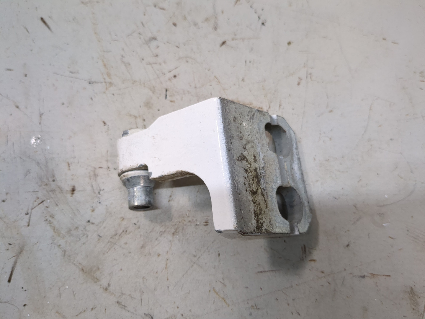 Петля двери