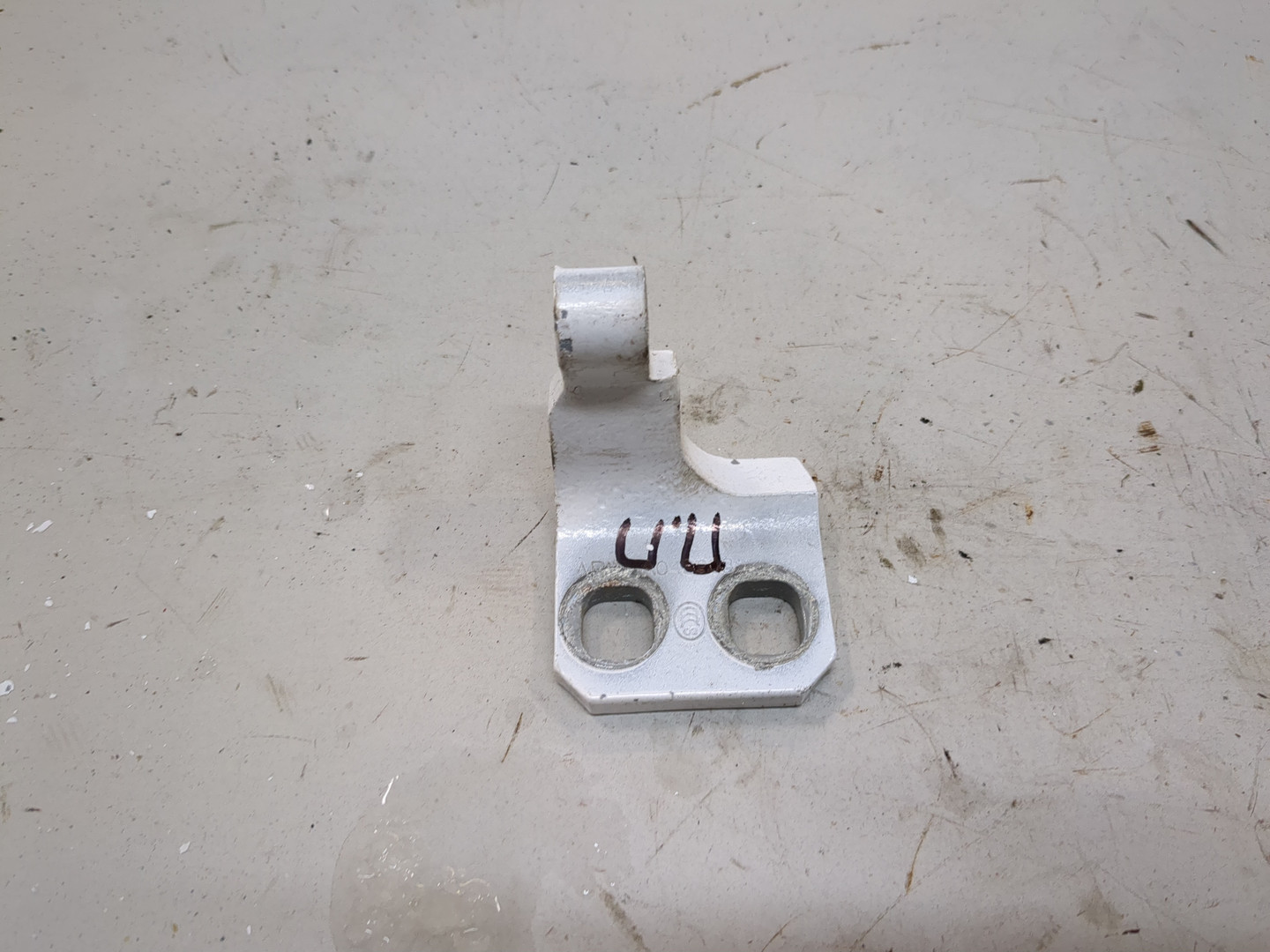 Петля двери