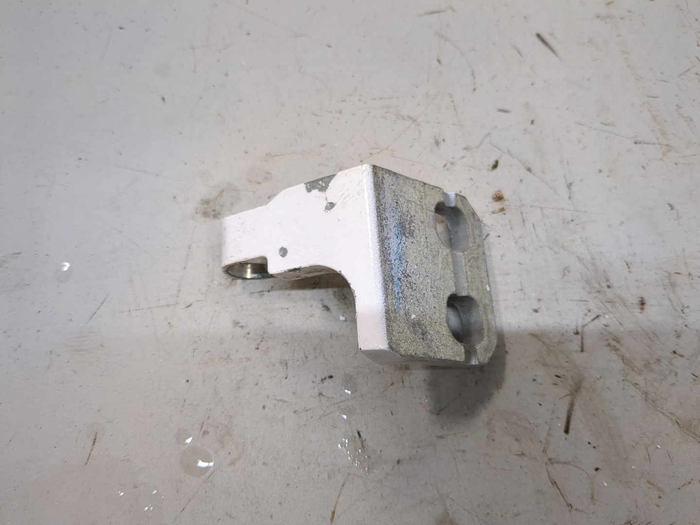 Петля двери