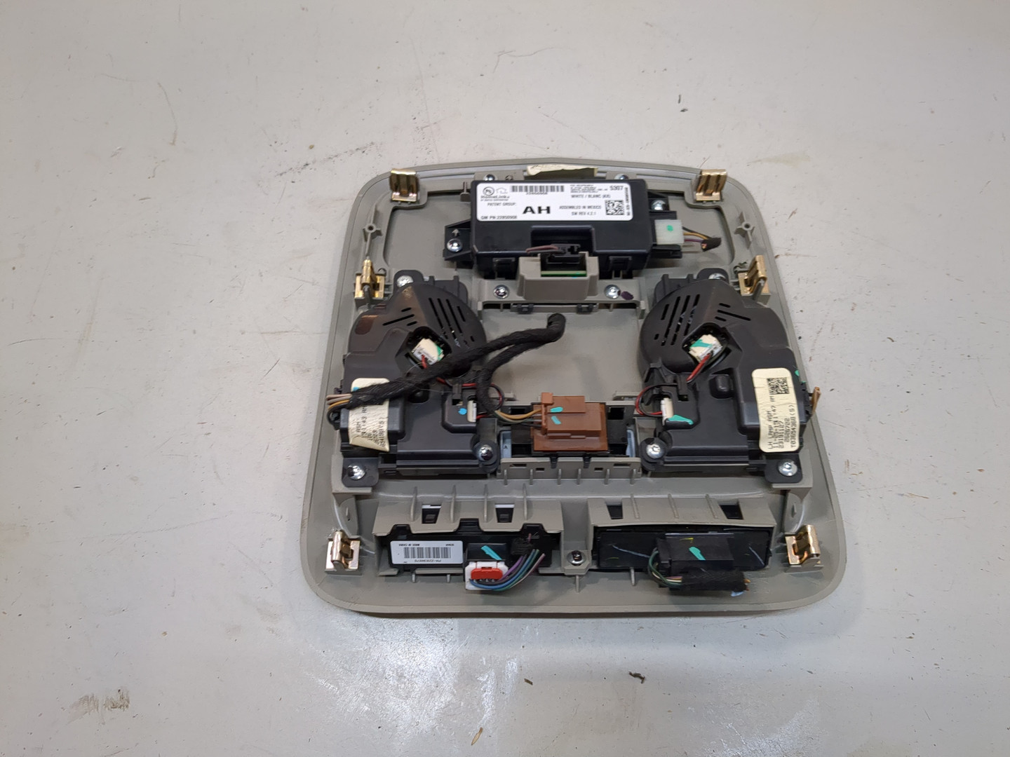 Плафон салонный