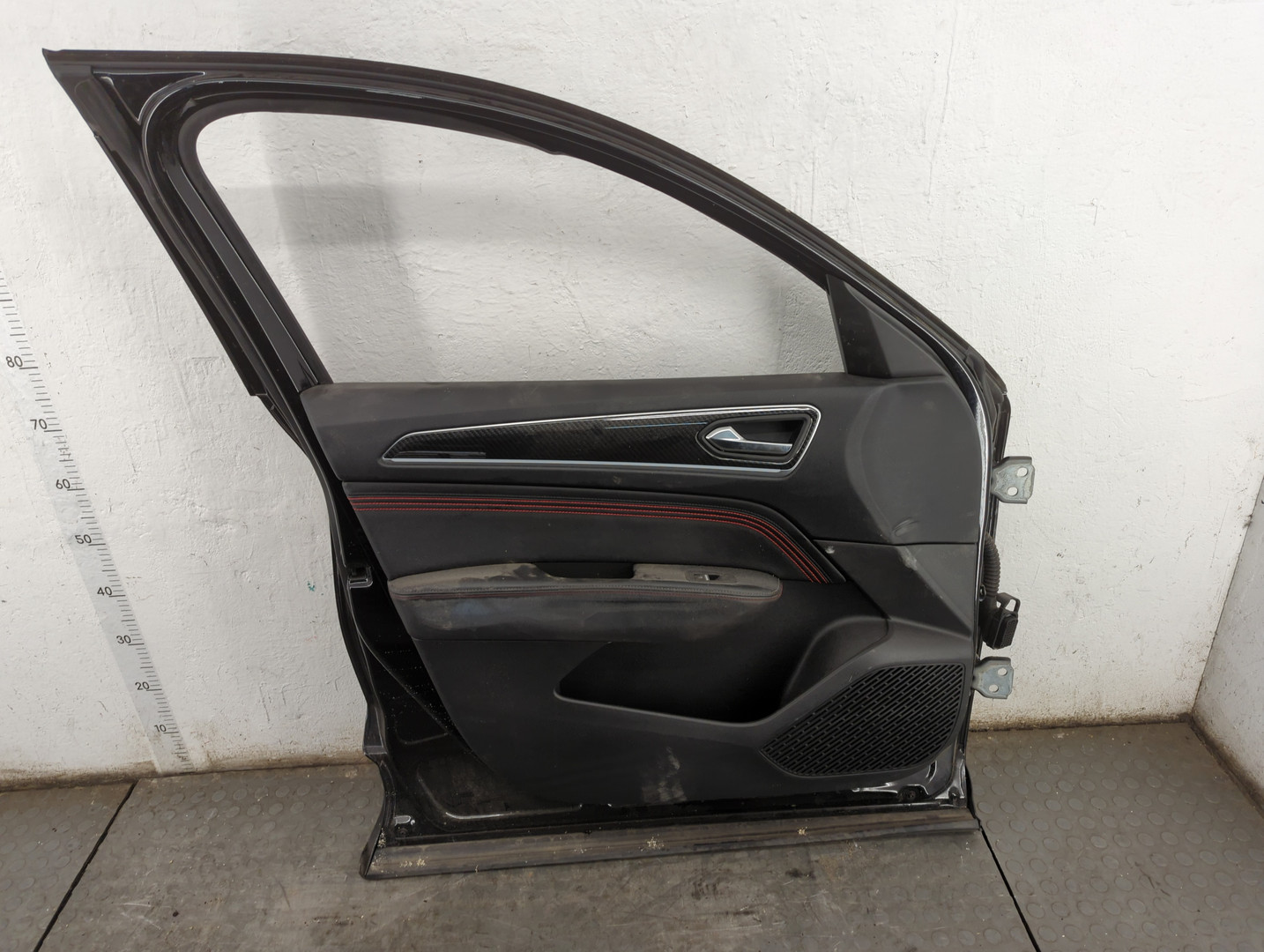 Дверь передняя левая