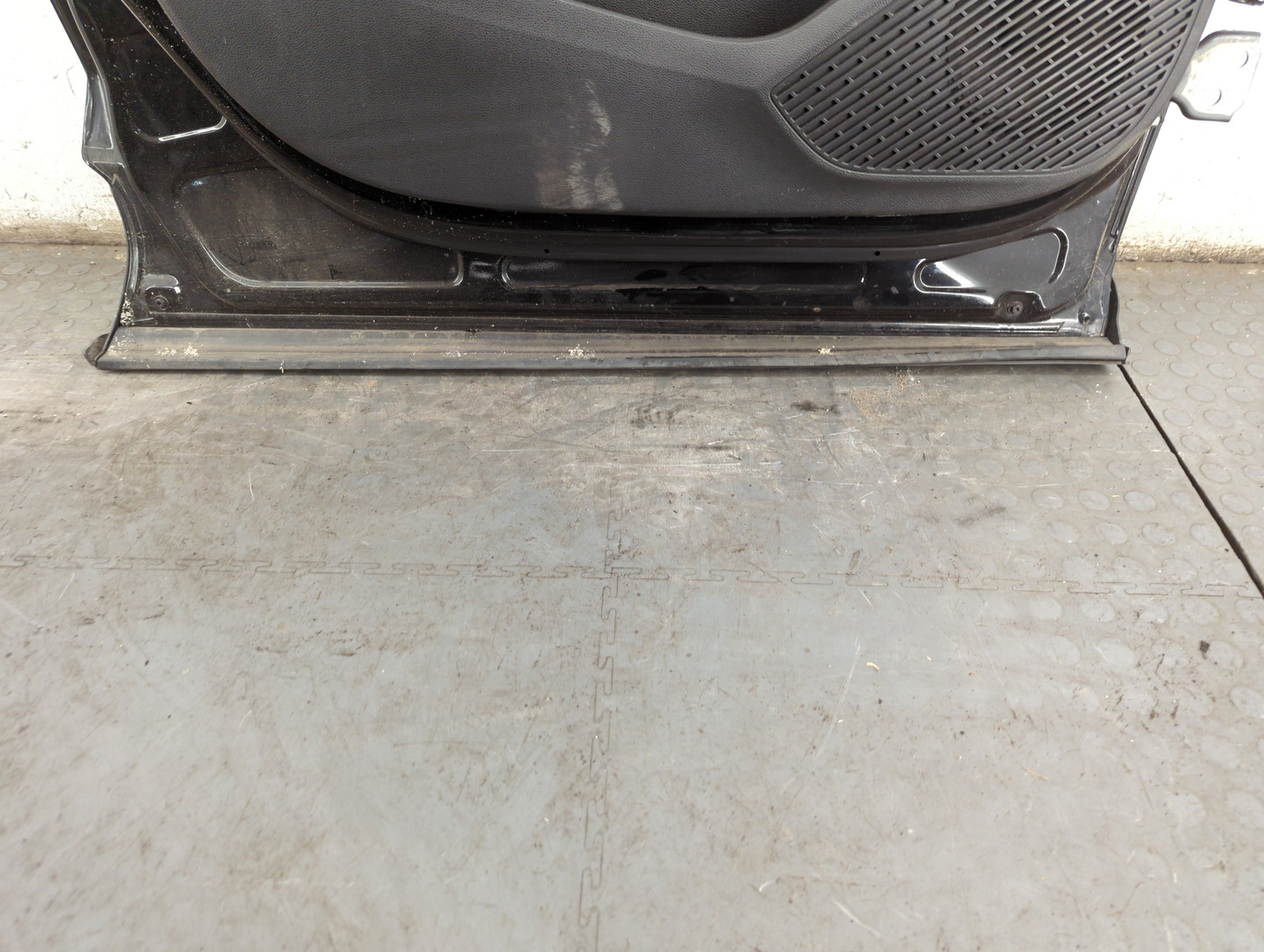 Дверь передняя левая