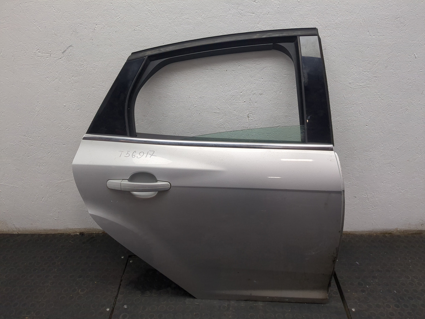 Дверь задняя правая