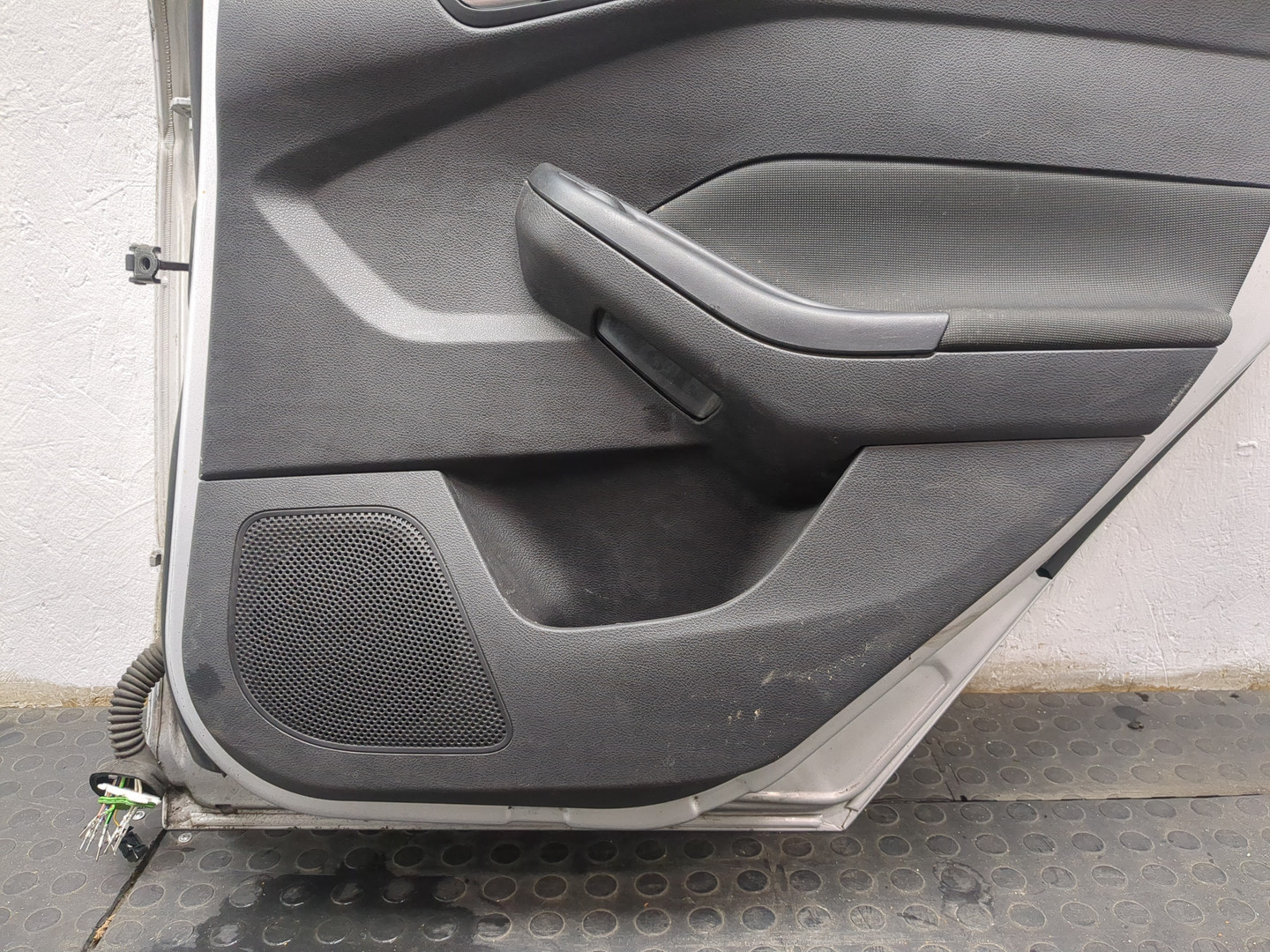 Дверь задняя правая