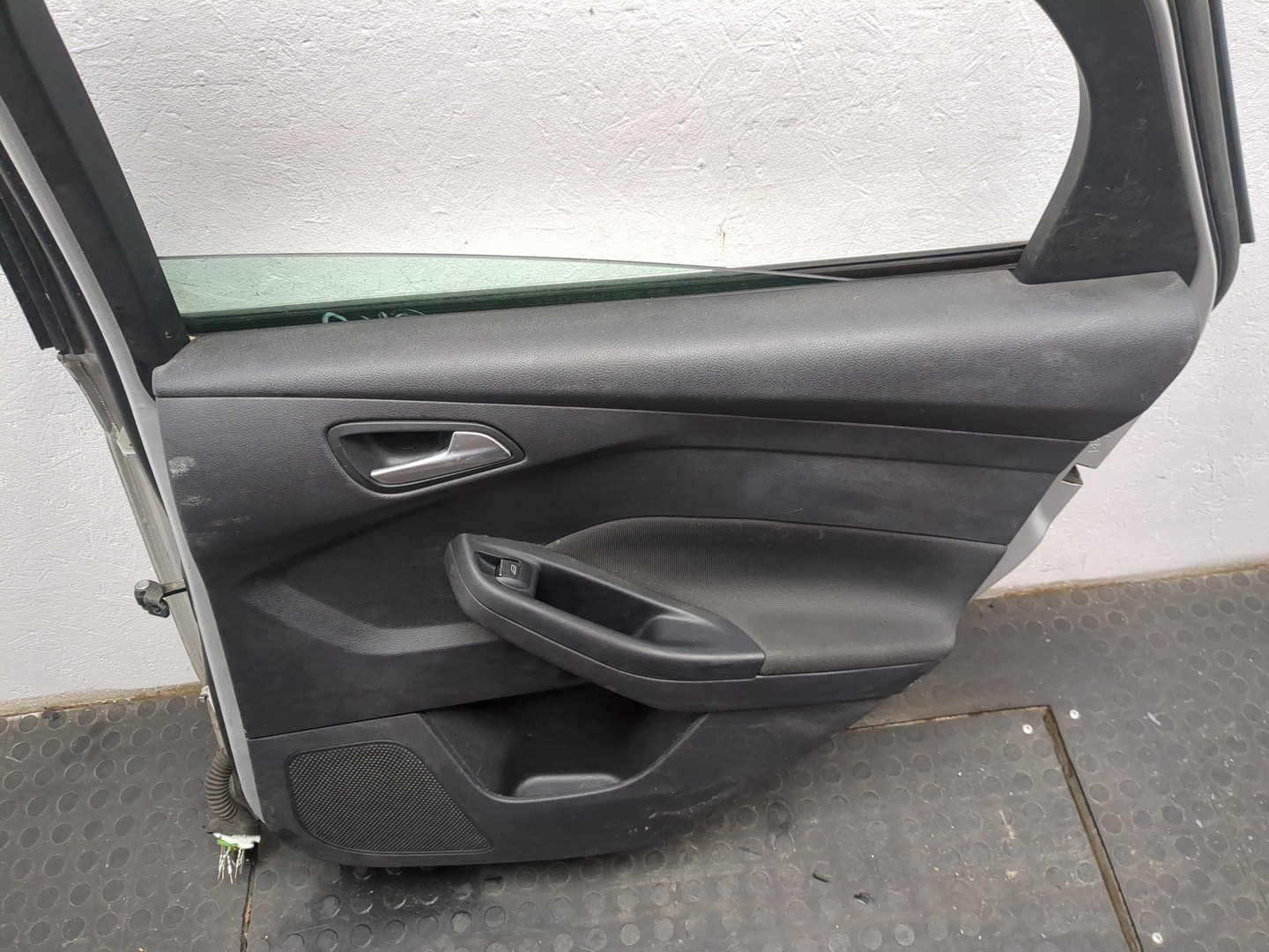 Дверь задняя правая