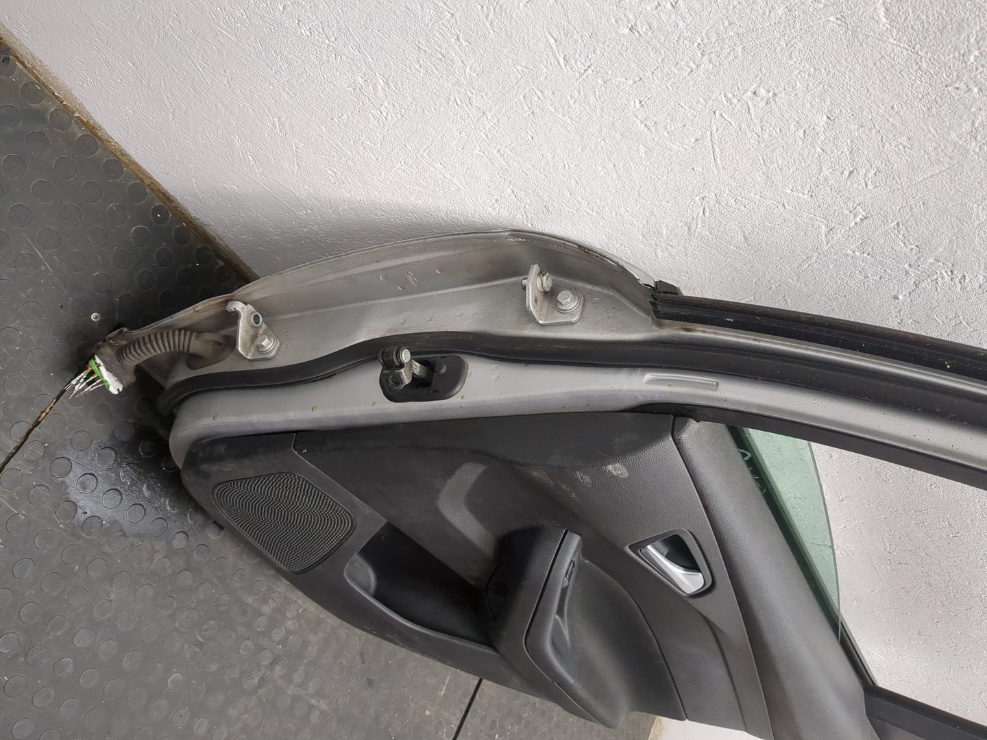 Дверь задняя правая