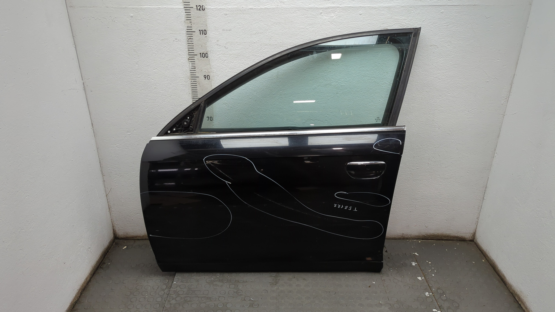 Дверь передняя левая