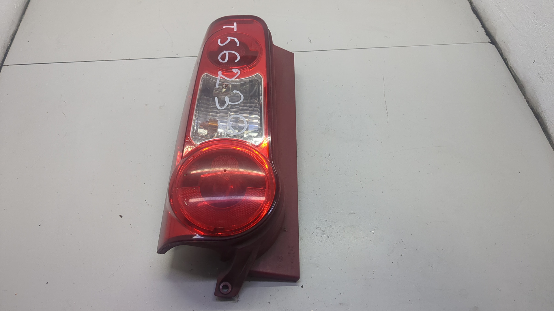 Фонарь задний левый