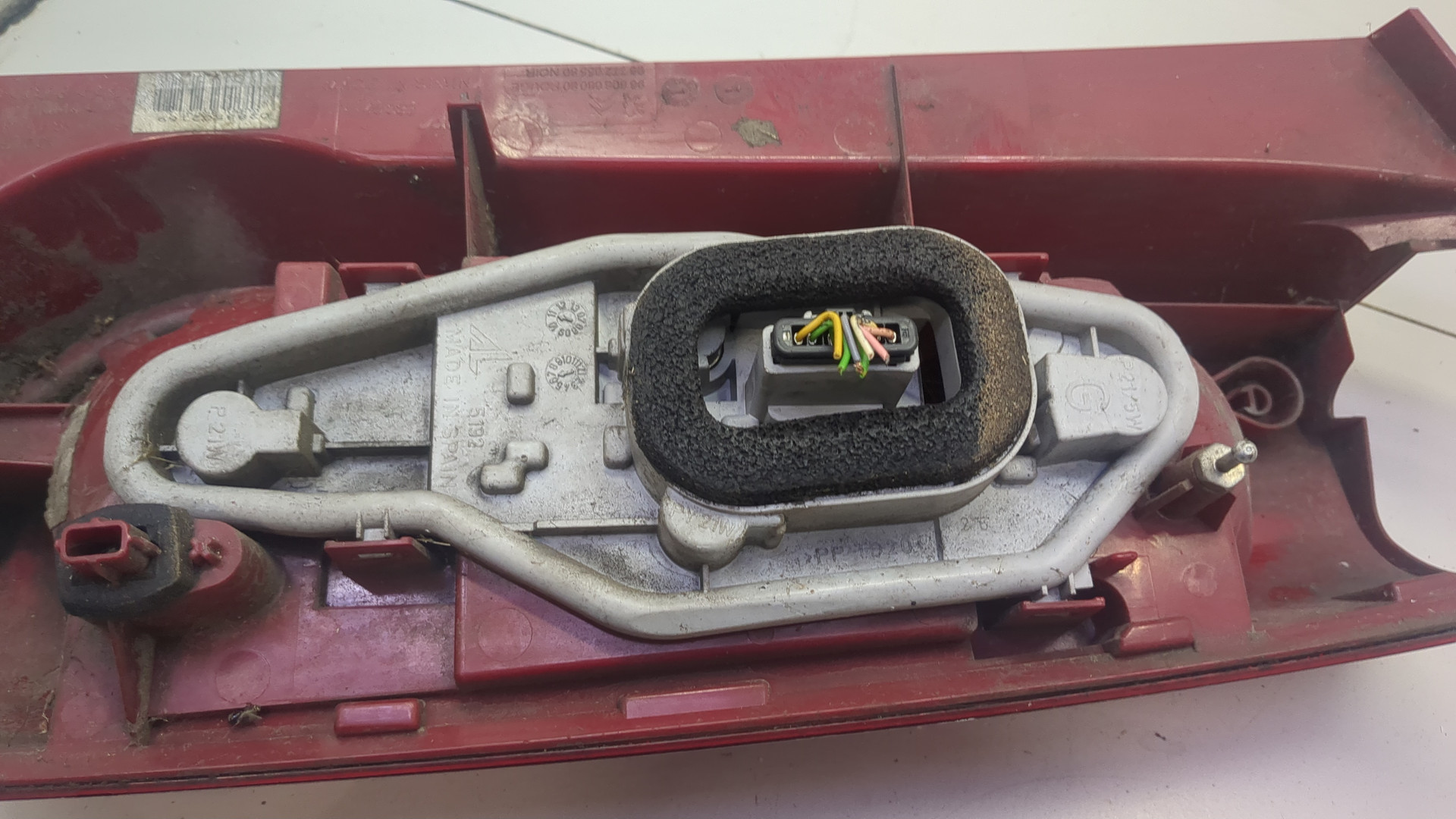 Фонарь задний левый