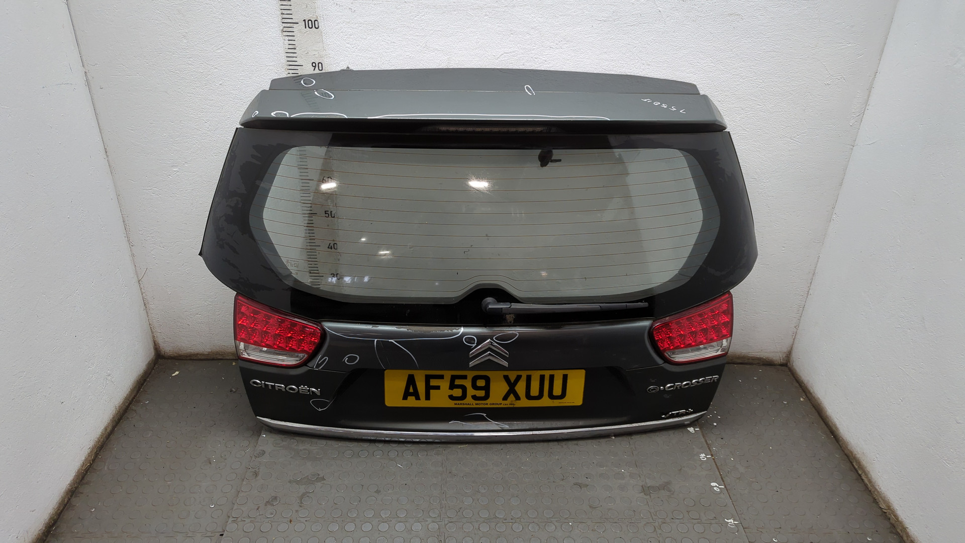 Дверь багажника