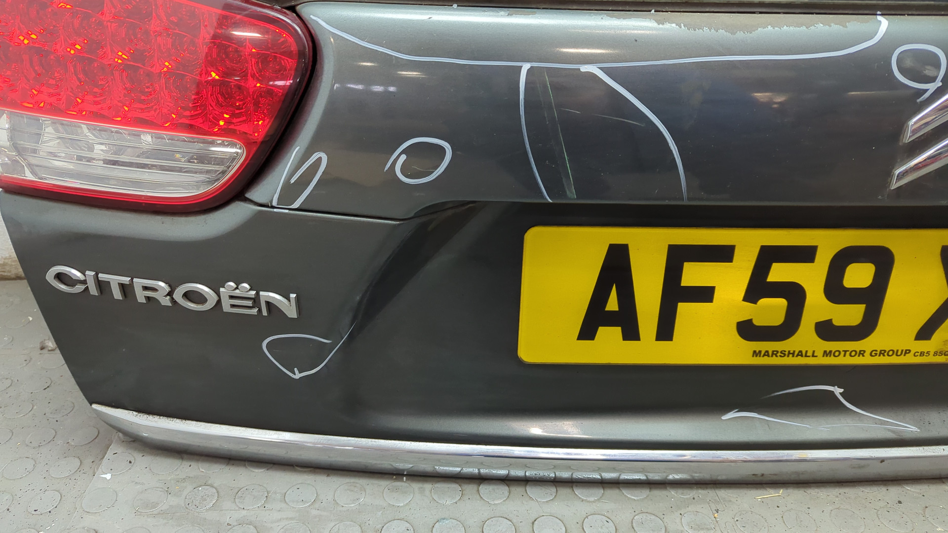 Дверь багажника