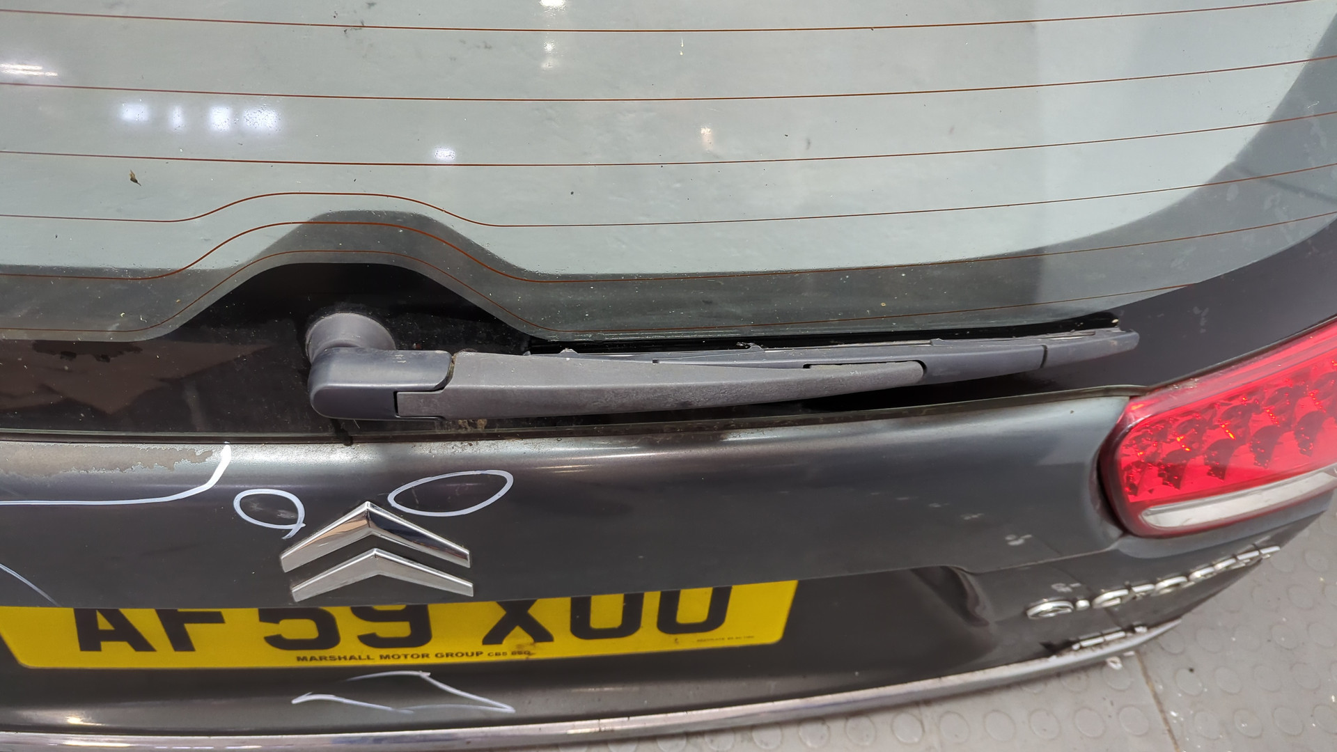 Дверь багажника