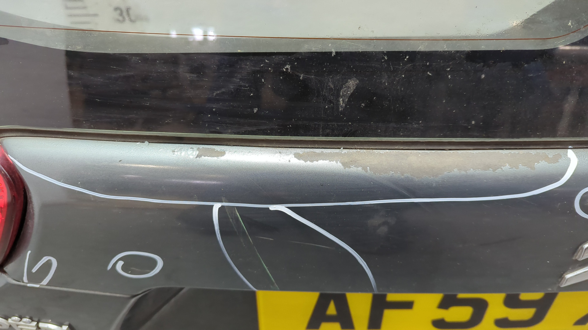 Дверь багажника