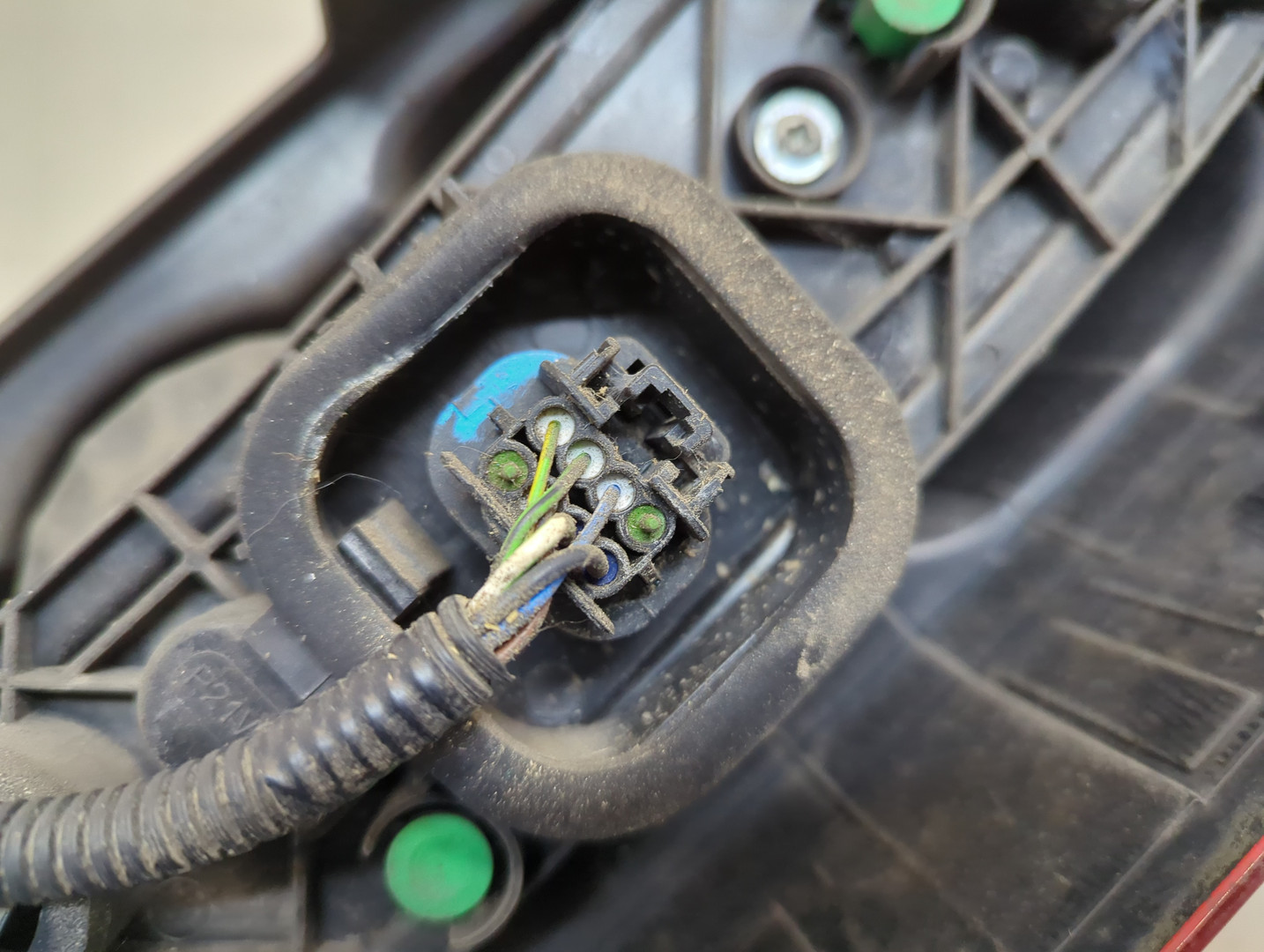 Фонарь задний левый