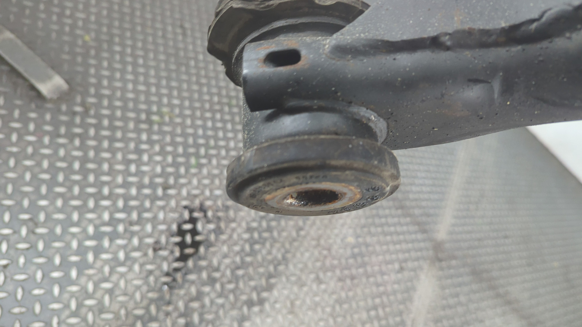 Балка подмоторная