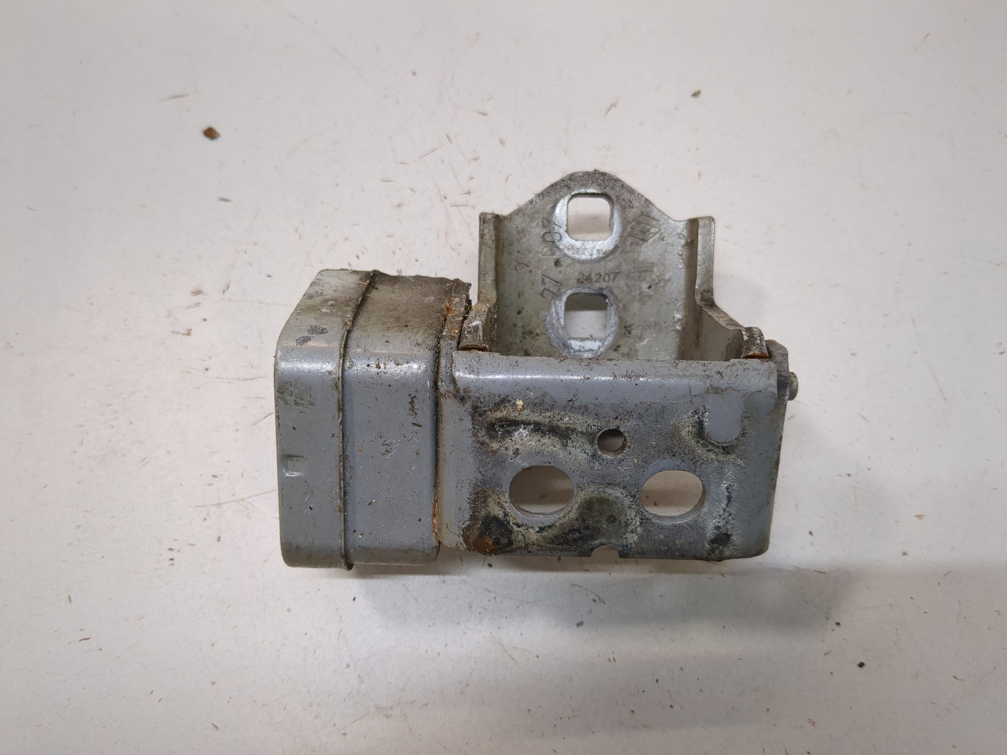 Петля двери