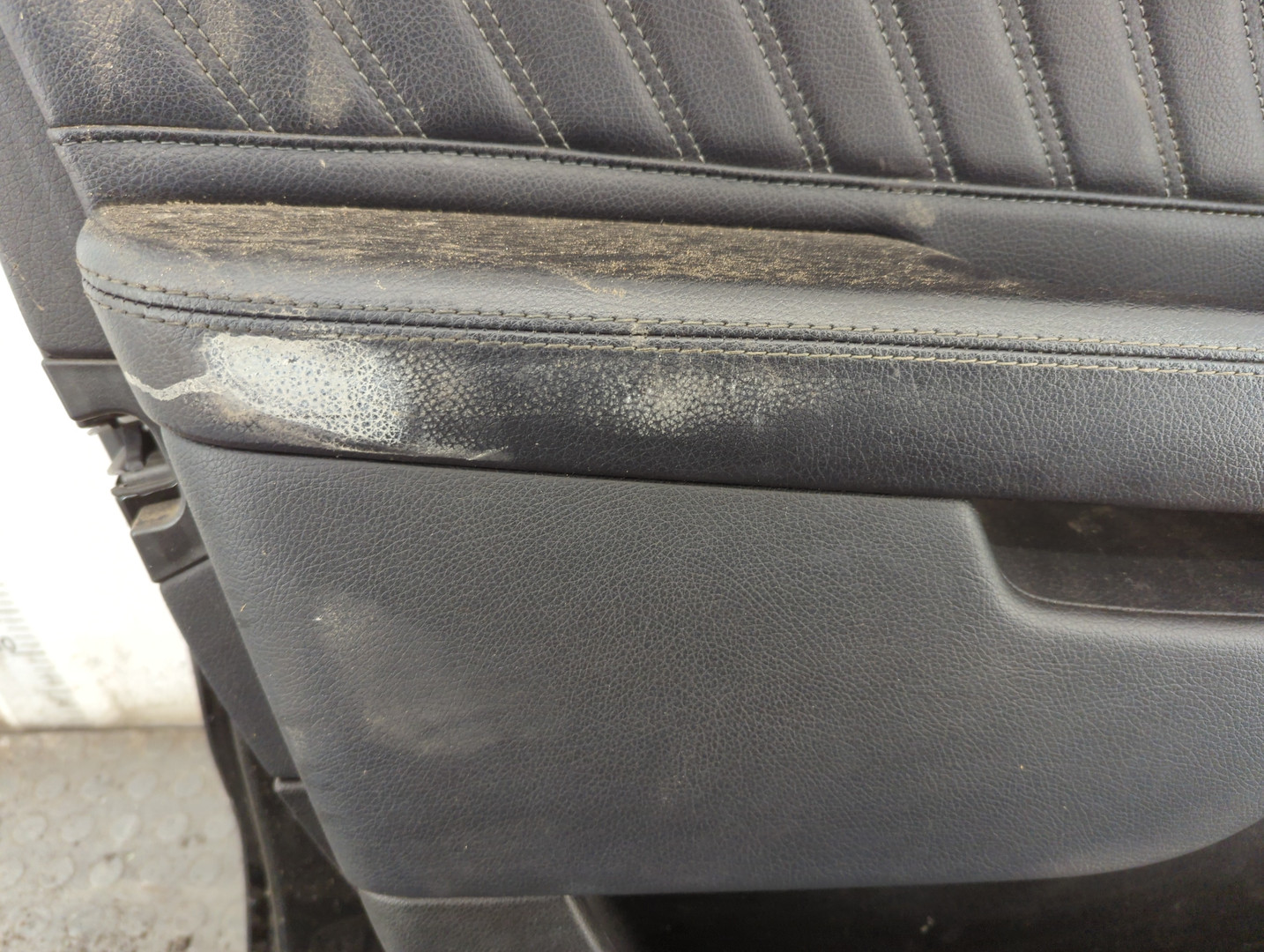 Дверь передняя левая