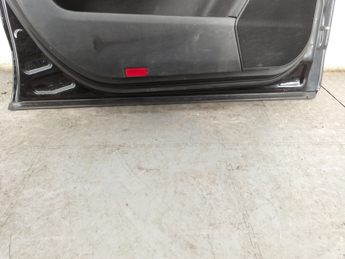 Дверь передняя левая