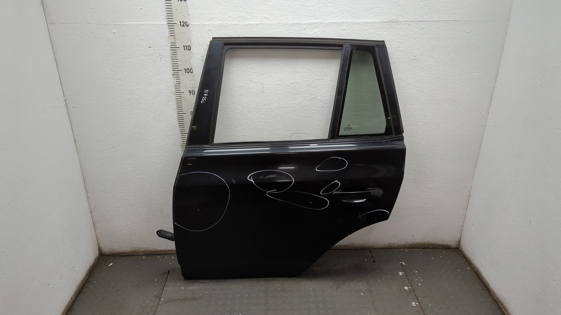 Дверь задняя левая