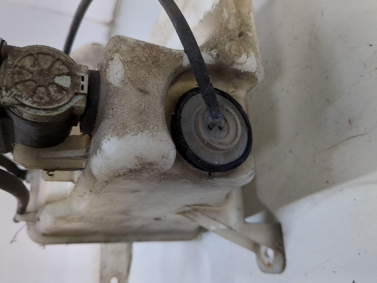 Бачок омывателя лобового стекла