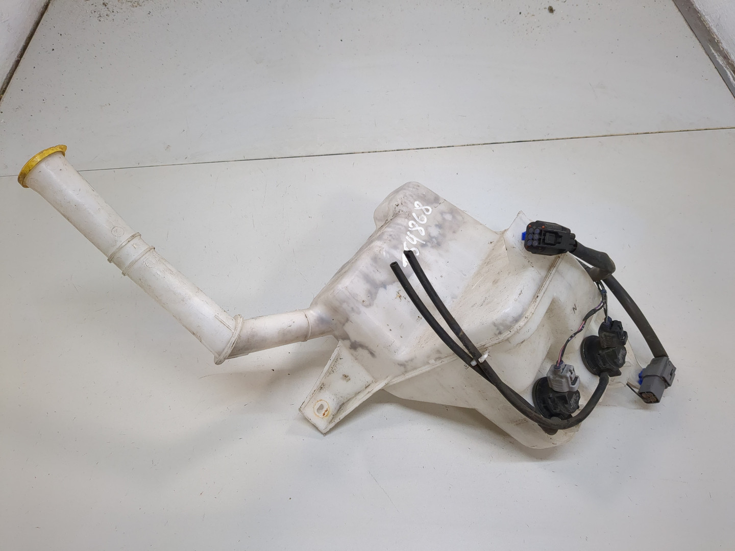 Бачок омывателя лобового стекла