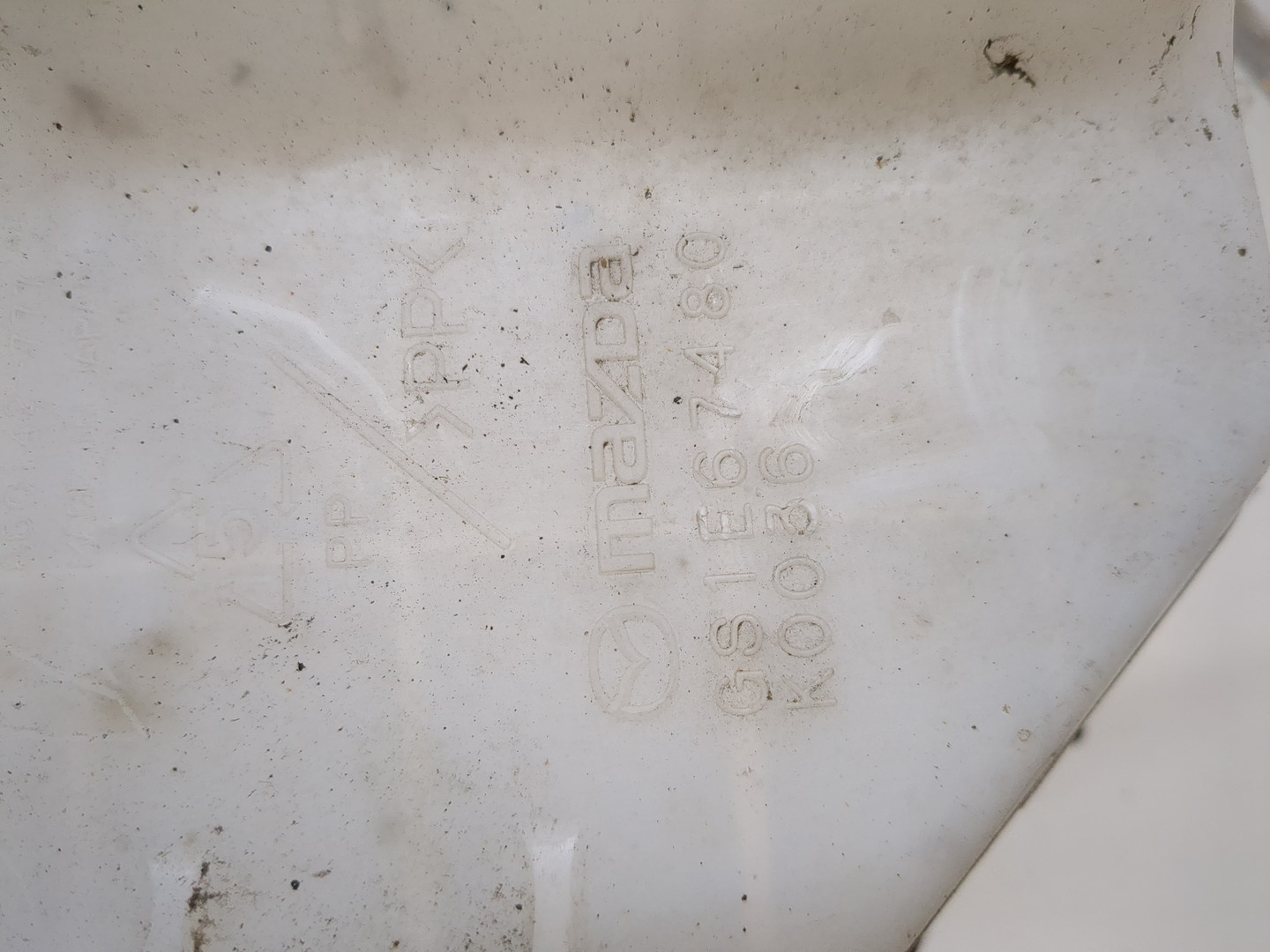 Бачок омывателя лобового стекла